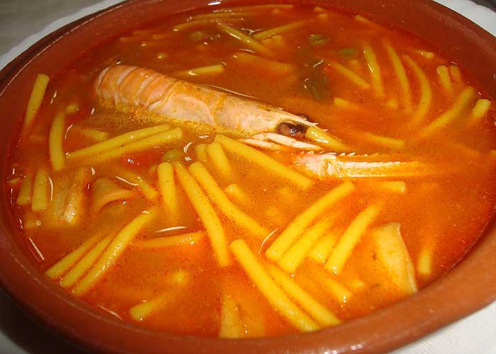 Cazuela de fideos con pescado y marisco