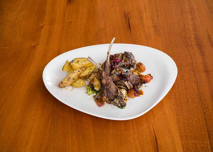 Chuletas de cordero en salsa de miel y vino tinto