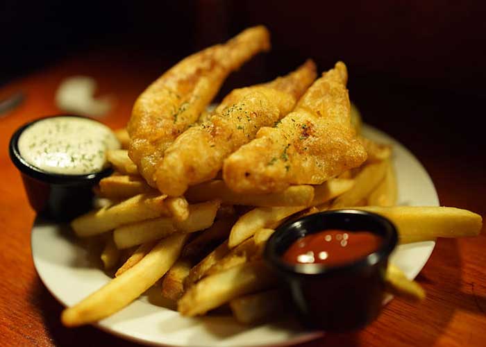 Fish and chips típico de Inglaterra