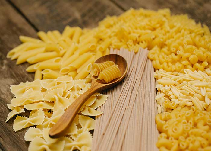 Pasta con puerros y jamón cocido