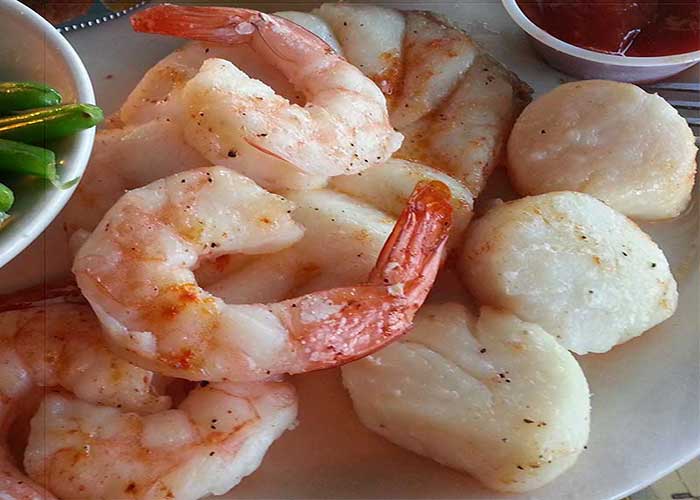 Peregrinas (vieiras) a la crema de gambas