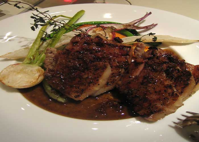 Salsa derivada de la salsa española con trufas y foie-gras