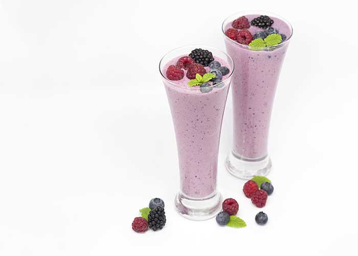 Smoothie de plátano y frutos rojos